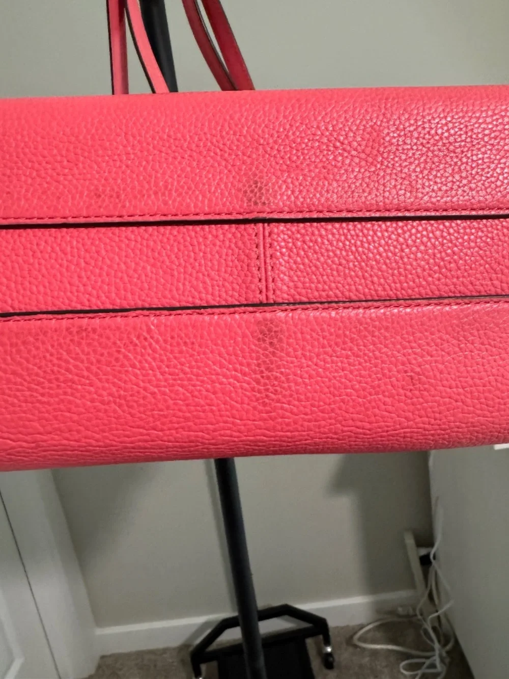 Kate Spade tote GUC holds 13